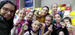 Малките фигуристки с медали от първото си международно състезание