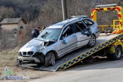 Трима пострадаха при катастрофа /допълнена/