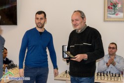 Гросмайстор Владимир Димитров проведе шахматен сеанс в Ботевград