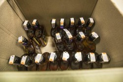 Високоградусов алкохол с невалиден бандерол и парфюми без документи са иззети при полицейска операция
