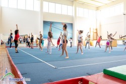 Веселото лято в Ботевград продължава със занимания по акробатика и аеробика