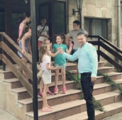 Илиан Тодоров кани за поредна година ученици с отличен успех от Софийска област на безплатна почивка в Боровец