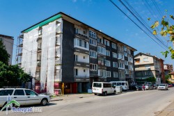 Санирането на жилищни и обществени сгради в Ботевград продължава