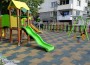 Омазаха с масло съоръженията на детска площадка