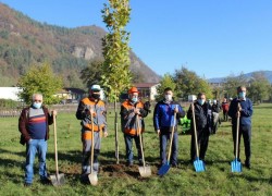 Община Етрополе и Група ГЕОТЕХМИН  засадиха 100 дървета