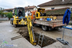 Подновиха дейностите по подмяната на водопровода в Скравена