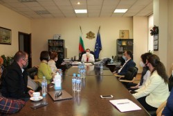 Министърът на здравеопазването: Не се презапасявайте с лекарства