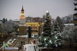 Ботевград засия в коледно-новогодишна украса /снимки/