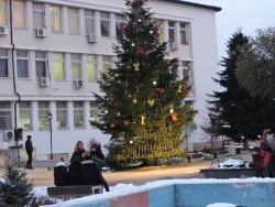 ПРЕДПРАЗНИЧНО НАСТРОЕНИЕ В ЕТРОПОЛЕ