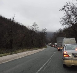 Тежка катастрофа затвори Е-79 между Мездра и Ботевград, задръстването е километрично