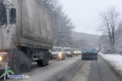 АПИ: Утре се очаква сняг в Северна и Северозападна България. Шофьорите да тръгват с автомобили готови за зимни условия