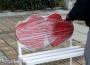 Доброволци направиха и монтираха две пейки със… сърчица 