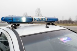 Катастрофа между два леки автомобила и ТИР