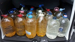 177 литра алкохол без акцизен бандерол са открити на частен адрес в Етрополе 