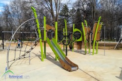 Детската площадка в южната част на парка не е готова за експлоатация 