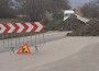 Започна ремонт и на моста на река Писана, утре запълват дупките по обходния маршрут Литаково-Новачане