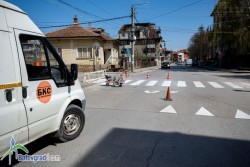 Подновяват пътната маркировка в Ботевград