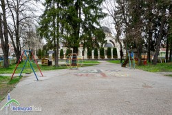 Поредна благотворителна инициатива за обновяване на детска площадка в Ботевград