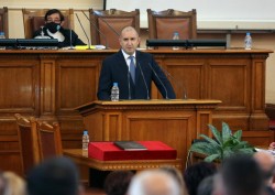 Президентът към новите депутати: Безпринципна коалиция може да задълбочи кризата