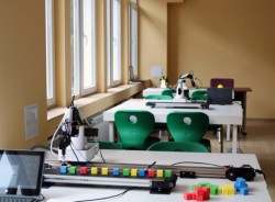 Две иновативни класни стаи отвориха врати в ПГ по КТС в Правец