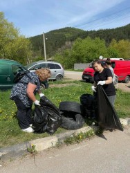 НАД 400 ЧУВАЛИ С ОТПАДЪЦИ СА СЪБРАНИ ПО ВРЕМЕ НА КАМПАНИЯТА ЗА ПОЧИСТВАНЕ, ОРГАНИЗИРАНА ОТ ОБЩИНА ЕТРОПОЛЕ