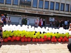 МЛАДОСТТА НА ЕТРОПОЛЕ ПРЕПРЕДАВА ДУХА НА ПРАЗНИКА