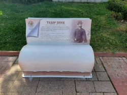 НОВО: пейка-книга с лика на Тодор Пеев