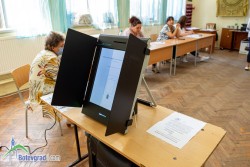 Машинното гласуване затруднява възрастни и необразовани избиратели