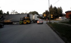 Аварирал ТИР затруднява движението по бул. “Цар Освободител”