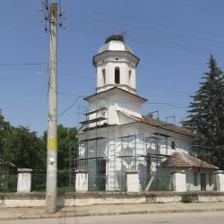 Ремонтират църквата в Скравена