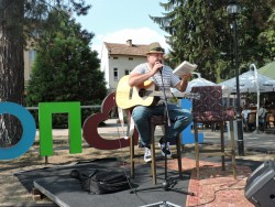 Стефан Вълдобрев представи „Книга за песните” и с акустично изпълнение