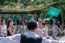 Празникът на фолклора „Боженишки Урвич“ отново събра стотици на поляната под крепостта
