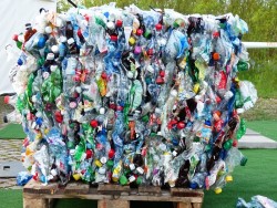 Нова наредба предвижда задължение за влагане на 30% рециклирана суровина в съдовете за напитки