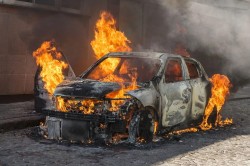 Лек автомобил на ботевградчанка изгоря в село Замфирово