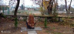 Красив кът за отдих в двора на църквата в Новачене. Новата чешма е дарена от ГЕРБ Ботевград 