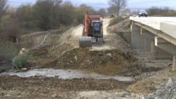 Замразиха ремонта на пътя Ботевград- Литаково, трасето не е обезопасено