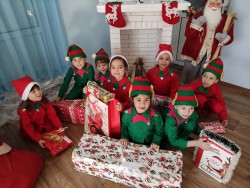 Деца от 10 детски градини с подаръци от Елаците-Мед