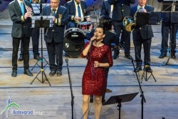 BluNea на Невен Петрова и Александър Куманов с нестандартен дебют – коледния албум Christmas in Trio