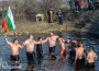 12 смелчаци се хвърлиха за кръста във водите на река Бебреш край Врачеш