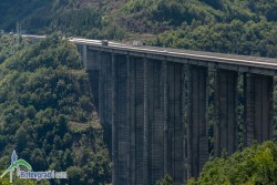 30-годишен мъж от Мездра спря колата си на АМ „Хемус“ и скочи от най-високия мост