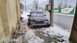 Пиян и без книжка катастрофира на оживена улица в Ботевград