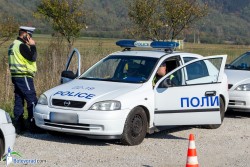 Водач от Ботевград е обвинен за поредно шофиране без книжка