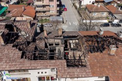 Пожар унищожи част от покрива на жилищна кооперация