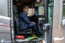 Шофьори на камиони протестират на „Витиня“, министър Караджов се качи в ТИР