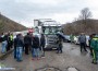 Шофьори на камиони протестират на „Витиня“, министър Караджов се качи в ТИР