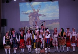 Танцовият спектакъл „Ветрената мелница“ на ботевградска сцена