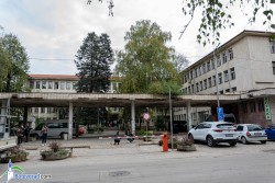 Три фирми кандидатстват за  ремонт на колонада и пространството пред главния вход на МБАЛ Ботевград