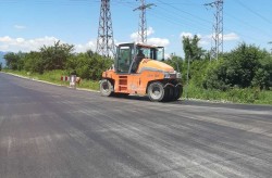 Започна асфалтирането на пътя Ботевград-Литаково