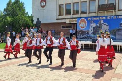 Литаковските самодейци участваха във фолклорен фестивал в Етрополе