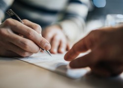 Лекарите ще могат да издават електронни направления за антигенни тестове за COVID-19, предвижда Анексът към НРД 